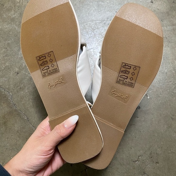 Criss cross flat sandals Ivory - Picture 5 of 8